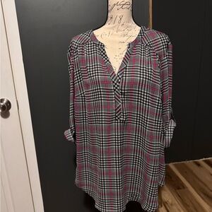 Torrid Black and White 3/4 Sleeve Mandarin Collar Blouse